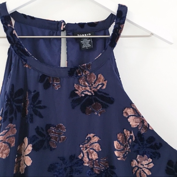 Torrid Floral Velvet Mock Neck Tank Size 1X - Picture 3 of 6